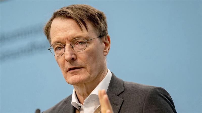 Karl Lauterbach (SPD), Bundesminister für Gesundheit, spricht bei einer Pressekonferenz zu den Fortschritten bei der Krankenhausreform.
