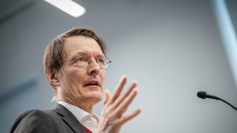Lauterbach: Schröder sollte aus der SPD austreten Karl Lauterbach ist nicht erfreut über Gerhard Schröders Freundschaft zu Wladimir Putin.
