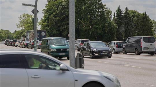 Karls Erlebnisdorf im Stader Nachbarkreis ist gut besucht und das sorgt für Stau.
