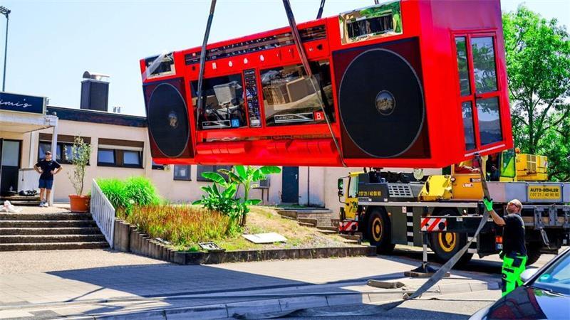 Karlsruhe: Riesiger Ghettoblaster als Eisdiele geplant – extra gebaut und aus China geliefert
