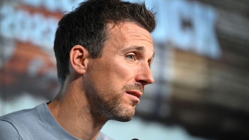 „Kicker“: Eichner als Hürzeler-Nachfolger im Gespräch Karlsruhes Trainer Christian Eichner spricht nach dem 1:2-Sieg im Rahmen einer Pressekonferenz.