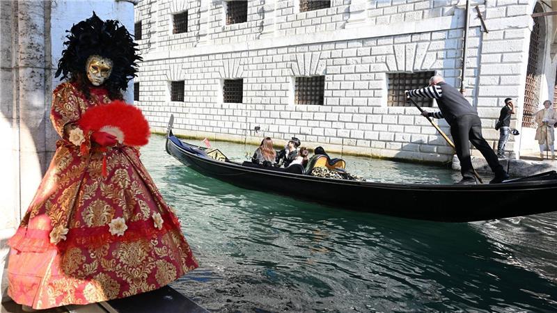Karneval von Venedig: Maskenzauber am Canale Grande