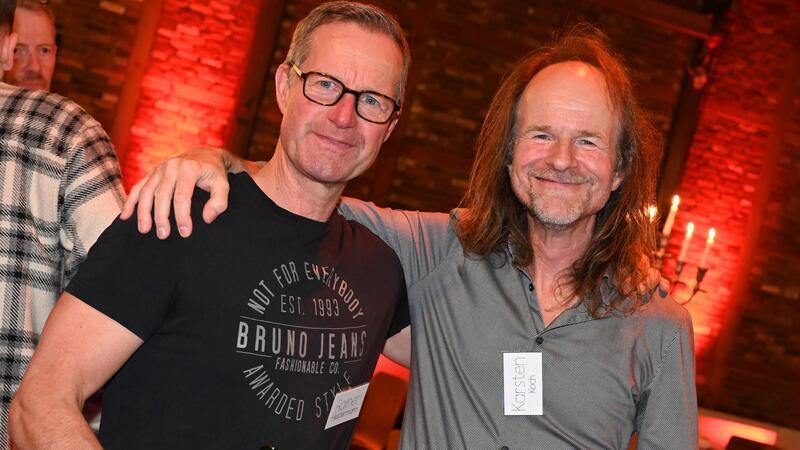 Fein abgemischt: Stader Szene macht Lust auf noch mehr Musik Karsten Koch (rechts), hier mit seinem Schlagzeuger Rainer Heistermann von The Run, ist Gitarrist und Organisator der Stader Musikszene.