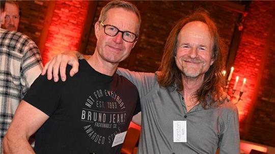 Karsten Koch (rechts), hier mit seinem Schlagzeuger Rainer Heistermann von The Run, ist Gitarrist und Organisator der Stader Musikszene.