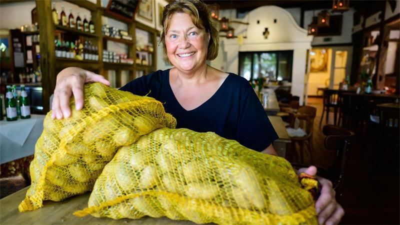 Staderin schwärmt vom kuscheligen Kartoffel-Hotel Kartoffeln satt im Kartoffel-Hotel in Lübeln.