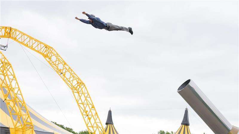 Kassel im Zirkusfieber: René Casselly wird beim Festival der Artisten aus der Kanone geschossen