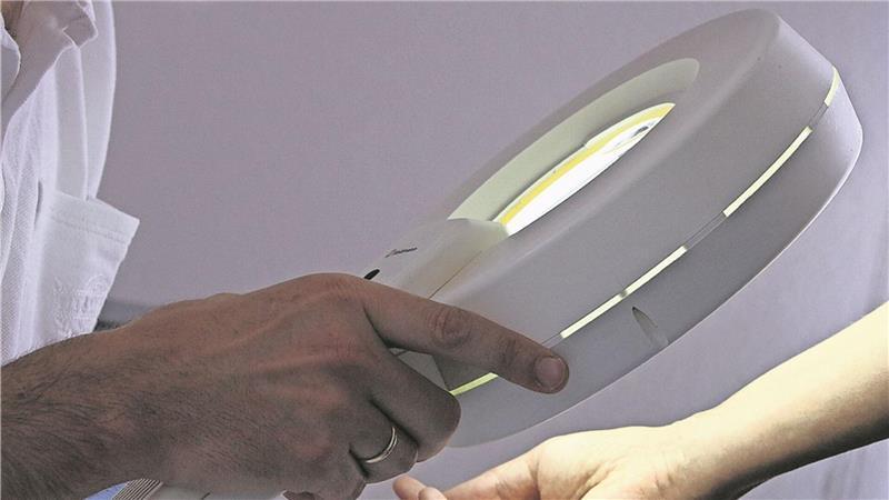 Kassen sollen nach den Plänen der Bundesregierung künftig nicht mehr für die alle zwei Jahre mögliche Hautkrebs-Vorsorge ohne Symptome aufkommen. Wenn Patienten das Screening trotzdem wünschen, müssen sie es künftig selbst zahlen.