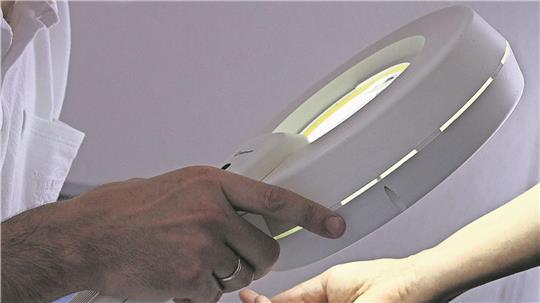 Kassen sollen nach den Plänen der Bundesregierung künftig nicht mehr für die alle zwei Jahre mögliche Hautkrebs-Vorsorge ohne Symptome aufkommen. Wenn Patienten das Screening trotzdem wünschen, müssen sie es künftig selbst zahlen.