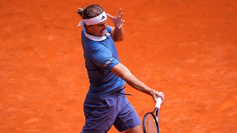 Zverev enttäuscht im Madrid-Achtelfinale - Struff knapp raus Kassierte einen weiteren Rückschlag vor den French Open: Alexander Zverev.