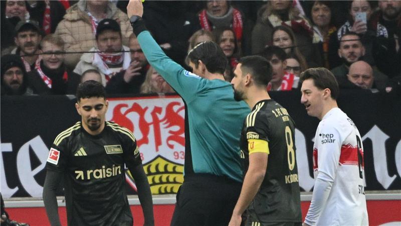 Kassierte früh die Gelbe Karte: Unions Livan Burcu (l).