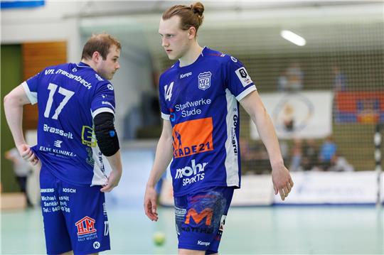 Kassierte mit dem VfL Fredenbeck die zweite Pleite zum Saisonstart: Außen Pelle Fick (rechts). Archivfoto: Struwe