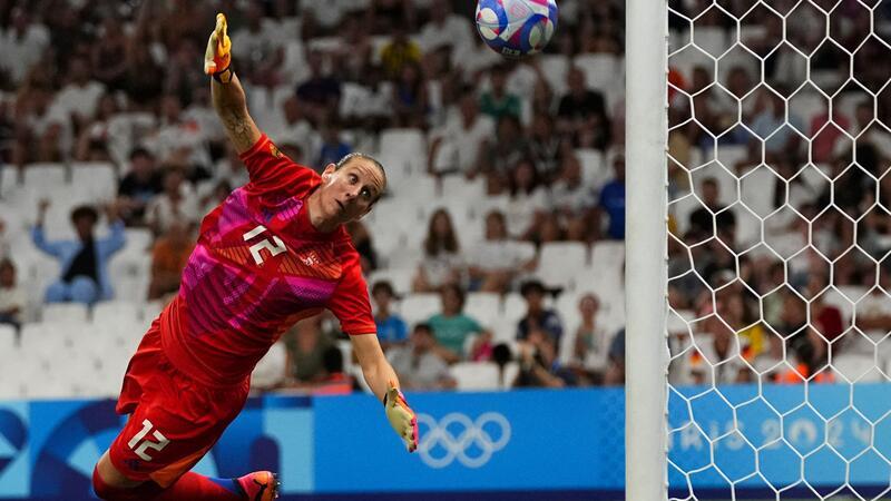 Sehnsuchtsstadt Paris für DFB-Frauen weit weg Kassierte vier Tore: Ann-Katrin Berger.
