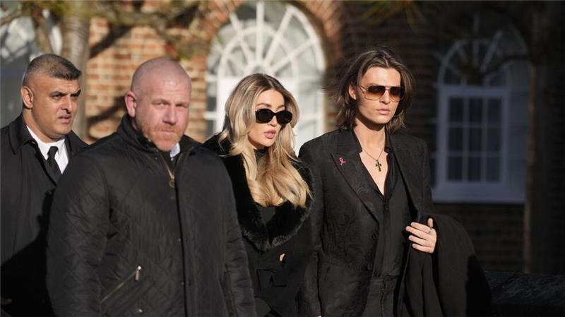 Kate Cassidy (2. v. r.) tut sich immer noch schwer damit, den Tod Liam Paynes zu akzeptieren. (Archivfoto)