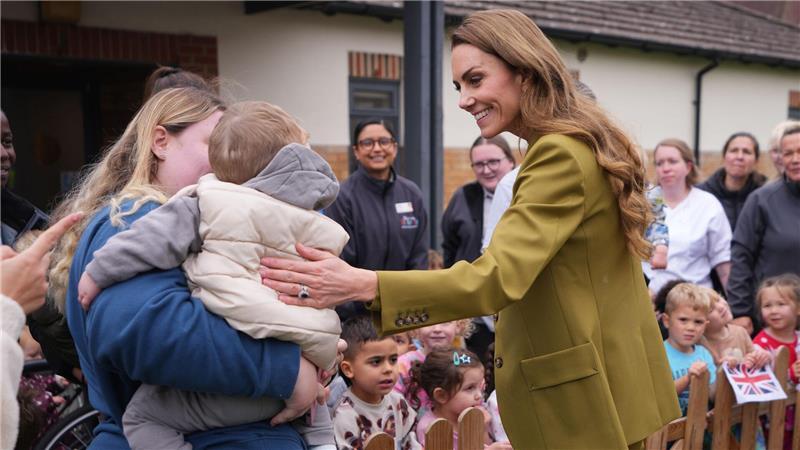 Prinzessin Kate warnt vor Entfremdung durch Smartphones Kate beim Besuch einer Wohltätigkeitsorganisation in Oxford.