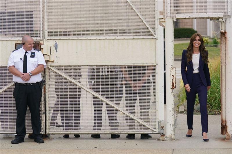 Prinzessin Kate trifft Suchtkranke im Gefängnis Kate (r), Prinzessin von Wales, besucht das Gefängnis HMP High Down in Sutton.