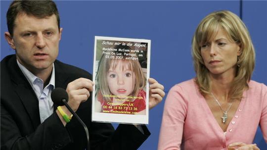 Kate und Gerry McCann im Jahr 2007 mit dem Foto ihrer verschwundenen Tochter Madeleine („Maddie“).