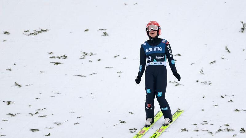 „Mit Füßen getreten“: Skispringen und die Schanzengleichheit Katharina Althaus, heute Schmid, aus Deutschland in Aktion.