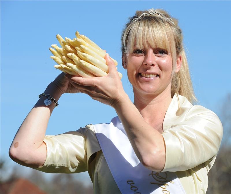 Katharina Deutsch freut sich auf ihre neuen Aufgaben als Fredenbecker Spargelkönigin.  Foto Kordländer