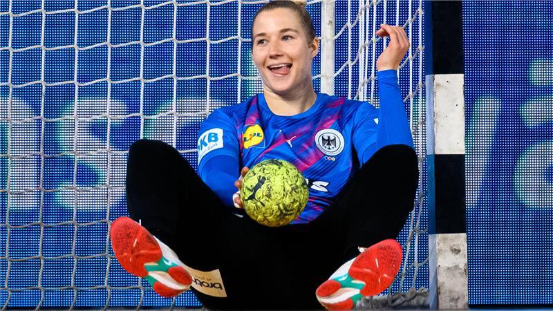 „Wenn Emily Vogel von Budapest spricht, wackeln Peter Prior die Ohren“ Katharina Filter hat sich in Buxtehude zur Nationaltorhüterin entwickelt.