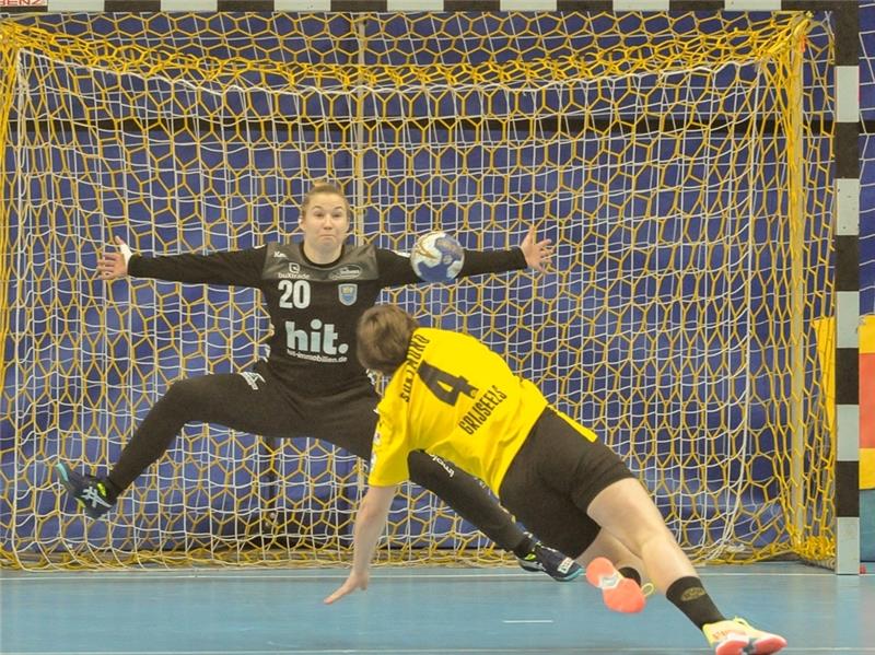 Katharina Filter ist derzeit auf sich allein gestellt im BSV-Tor, weil Lea Rühter verletzt ist. Foto: Iso Jürgens