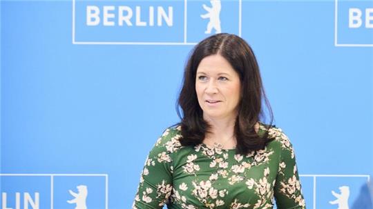 Katharina Günther-Wünsch (CDU), Berliner Senatorin für Bildung, Jugend und Familie, während einer Pressekonferenz in der Senatsverwaltung für Bildung, Jugend und Familie.