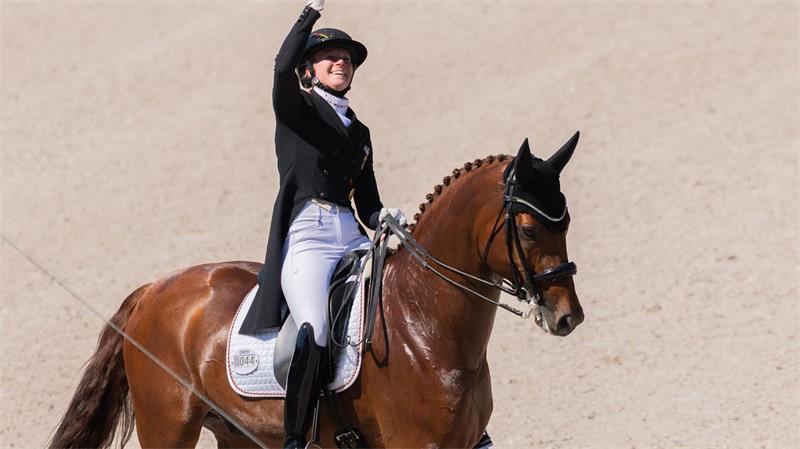 Rekordreiterin Werth feiert mit dem Team ihr zehntes WM-Gold Katharina Hemmer baute die Führung aus.