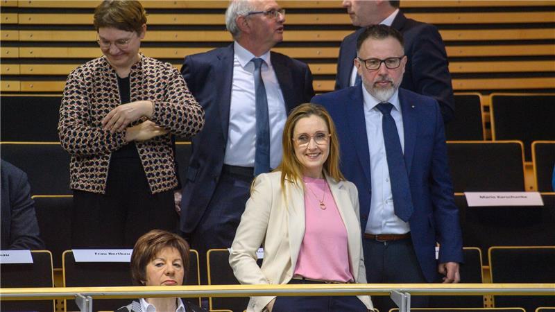 Kathleen Schulze war auf der Besuchertribüne dabei, als ihr Mann zum Ministerpräsidenten gewählt wurde. 