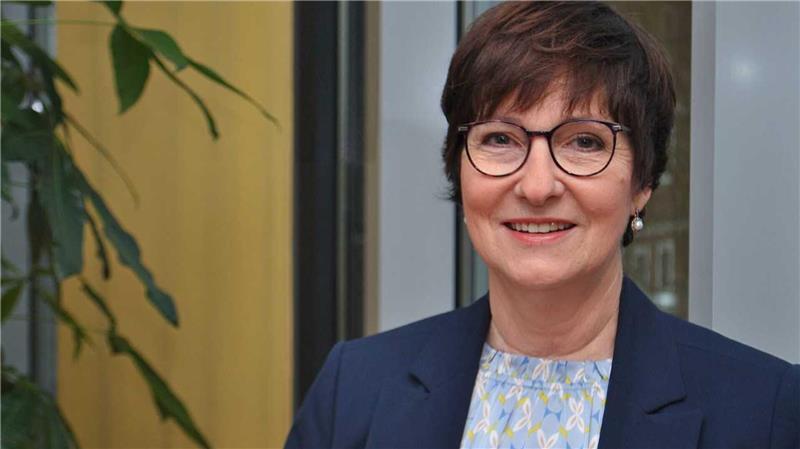 Nach Gewaltserie im Landkreis: Bleibt der Angreifer in der Psychiatrie? Porträt von Katja Oldenburg-Schmidt (65), seit zehn Jahren Bürgermeisterin der Hansestadt Buxtehude.
