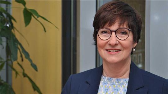Katja Oldenburg-Schmidt (65, parteilos) ist seit zehn Jahren Bürgermeisterin der Hansestadt Buxtehude.