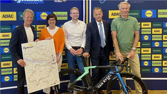 Katja Oldenburg-Schmidt sowie Vertreter der Cyclassics, der Stadt Hamburg und des Radsports warben für das Event.