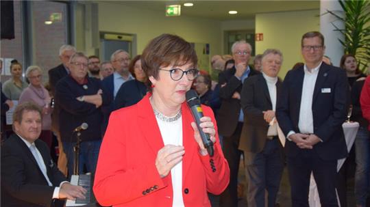 Katja Oldenburg-Schmidt spricht bei der Neujahrsbegegnung im Stadthaus. Die Bürgermeisterin appelliert: In Buxtehude darf kein Platz für Faschismus sein.