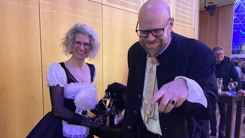 Rocky Horror Show auf der Bühne: So feiert Stade das Kultmusical Katja und Hendrik Sievers aus Himmelpforten gehören zu den wenigen voll kostümierten Zuschauern bei der Rocky Horror Show im Stadeum.