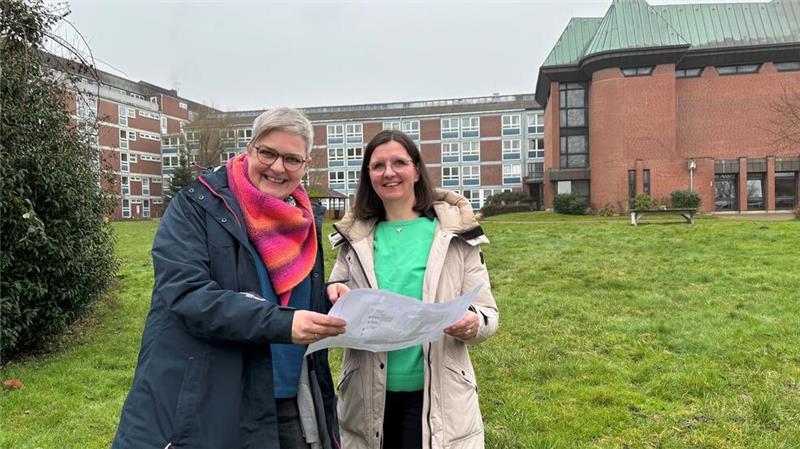 Eine neue Kita ist Startschuss für Stader Großprojekt Katrin Sobanja (links) und Juliane Gresch freuen sich auf den Neubau der Kita auf dem Gelände hinter dem Altenheim und der Kirche.