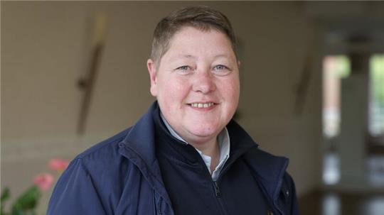 Katrin Wollberg, Bereichsleiterin Geschäftsbereich Aufnahme, Perspektive und Spezialangebote für Wohnungslose bei Fördern & Wohnen.