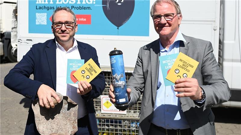 Kay Goetze (l.), Sprecher der Stadtreinigung Hamburg, und Sven Winterberg, Leiter des Zentralen Vertriebs, stellten die neue Kampagne vor.
