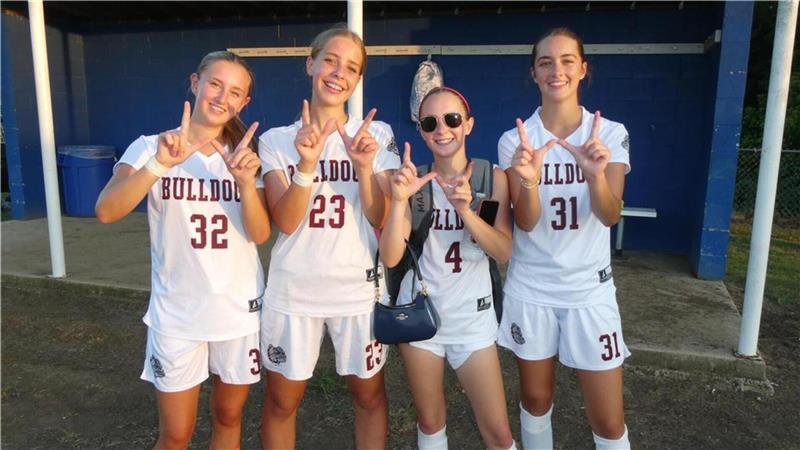 Kaya Schmetgens (23) ist begeistert von dem starken Teamgeist, der in ihrem Schulteam herrscht.