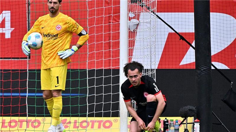 0:0 in Augsburg: Frankfurt holt Punkt beim Trapp-Comeback Kein Gegentor beim Comeback: Frankfurts Torwart Kevin Trapp.