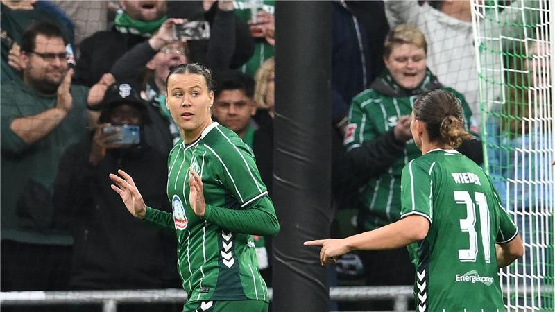 Bremer Derby-Heldin: Hamburgerin trifft gegen den HSV Kein Jubel gegen den Ex-Club: Werders Larissa Mühlhaus nach ihrem Elfmeter-Tor gegen den Hamburger SV.