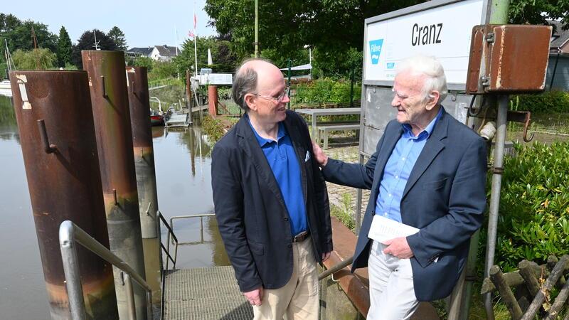 Ärger im Alten Land: Hadag will Fähre Cranz-Blankenese einstellen Kein Schiff in Sicht: Dr. Boy Friedrich und Manfred Hoffmann von der Bürgervertretung Neuenfelde-Francop-Cranz wollen die Hadag-Fährlinie Cranz-Blankenese (HBEL) erhalten.