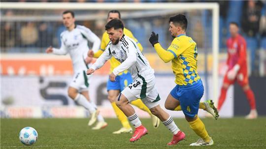 Kein Sieger beim Spiel zwischen Eintracht Braunschweig und Schalke 04.