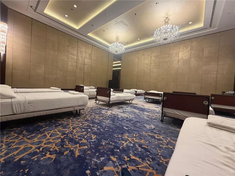 Kein Zimmer mit Aussicht: Im Erdgeschoss des Hotels wurden Konferenzräume zu Schutzräumen umfunktioniert.