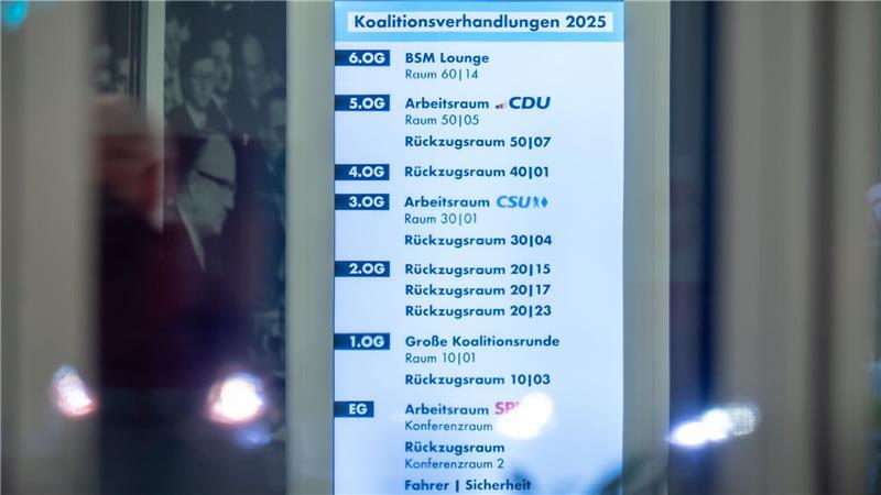 Keine Gruppenfotos, keine Pressekonferenzen - bislang halten sich die Verhandler an ihre eigenen Vorgaben zum Ablauf der Koalitionsverhandlungen (Archivfoto)