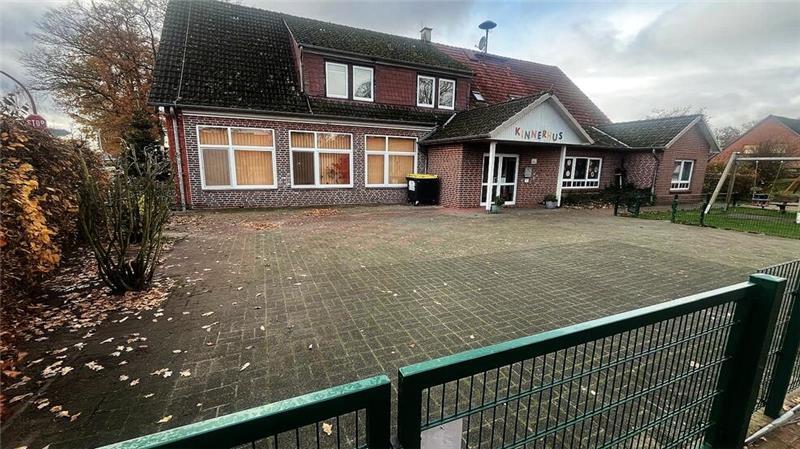 Dauer-Streit und 14 Polizei-Einsätze: Kita flieht aus Ahrenswohlde Keine Kinder auf dem Spielplatz: Das Kinnerhus ist bis auf weiteres nach Wangersen umgezogen.