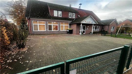 Keine Kinder auf dem Spielplatz: Das Kinnerhus ist bis auf weiteres nach Wangersen umgezogen.