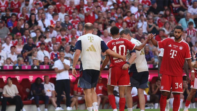 Körper stoppt Arbeitstier Kompany: Zuspruch und Warnungen „Keine normale Phase.“ In der Saisonvorbereitung sorgten zwei Zusammenbrüche von Jamal Musiala für Schreckmomente beim FC Bayern. (Archivbild)