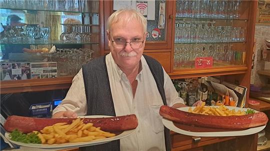 Keine optische Täuschung: Die XXL-Currywüste bei Wolfgang Mensing wiegen 600 Gramm.