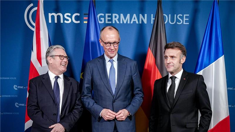 Starmers Rücktritt: Daran ist der Premier gescheitert Keir Starmer, Friedrich Merz, Emmanuel Macron (l-r.) positionierten sich gemeinsam in den Krisen der Welt. (Archivbild)