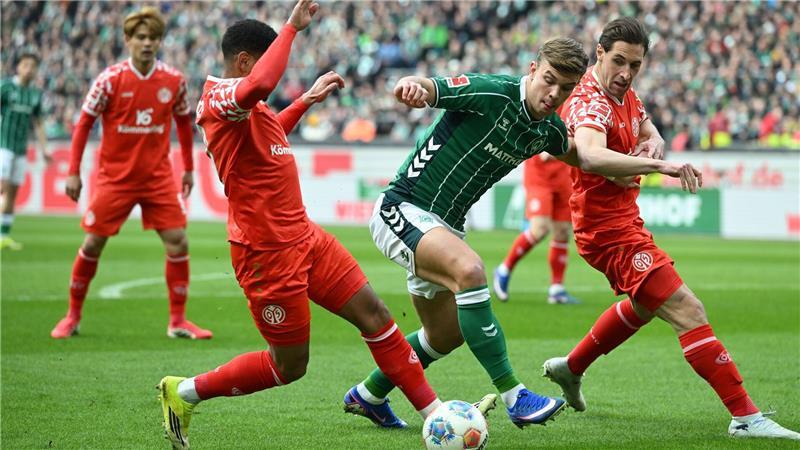 Rückschlag für Werder: Heimniederlage gegen Mainz Keke Topp und Werder Bremen zeigten gegen Mainz eine ganz schwache Leistung.