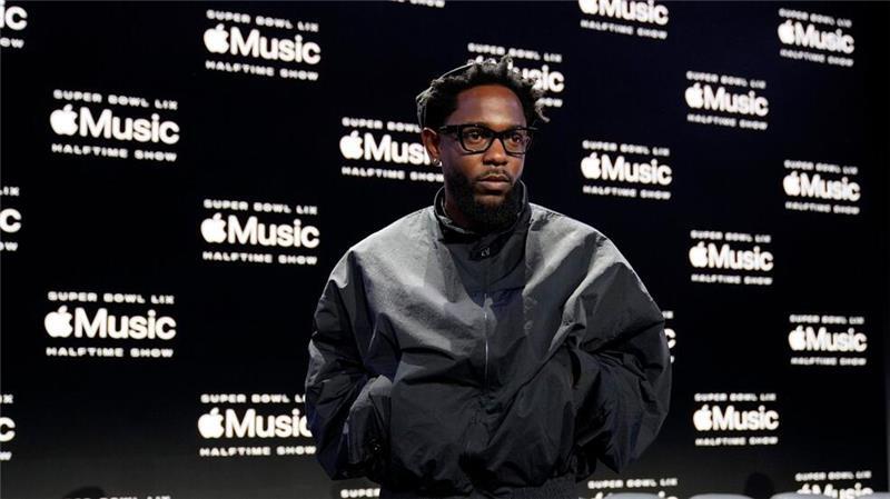 Kendrick Lamar sorgt für die Show in der Halbzeit.