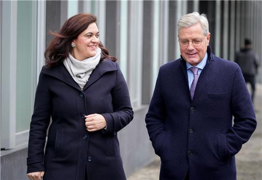Kennen sich schon länger: Franziska Hoppermann und Norbert Röttgen. Foto: dpa-Bildfunk